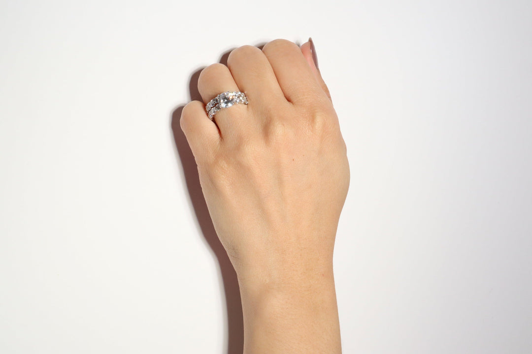 Round Brilliant Engagement Proposal Ring Set