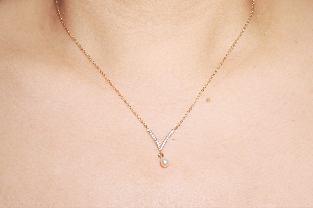 Pearl V-Shape Necklace